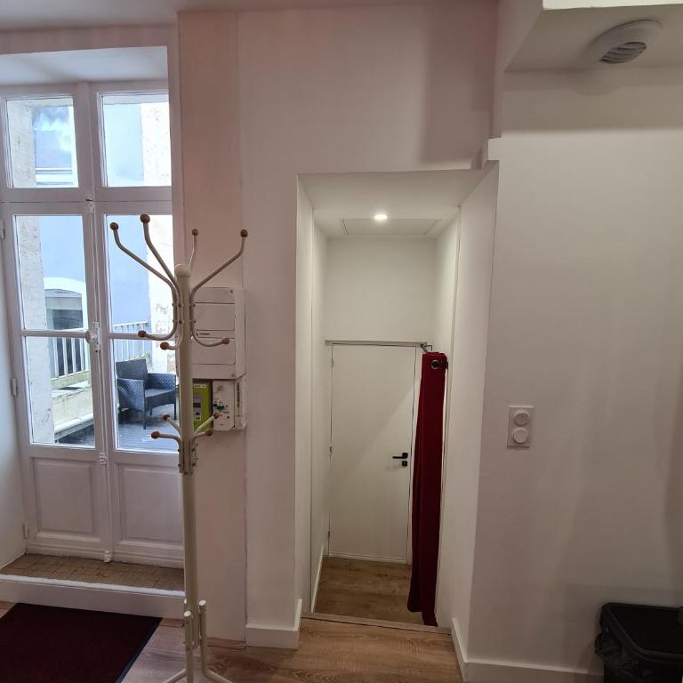 Jacuzzi Privé & Terrasse - Cachette des Murmures - Hypercentre - One-Bedroom Apartment with Spa Bath - 24