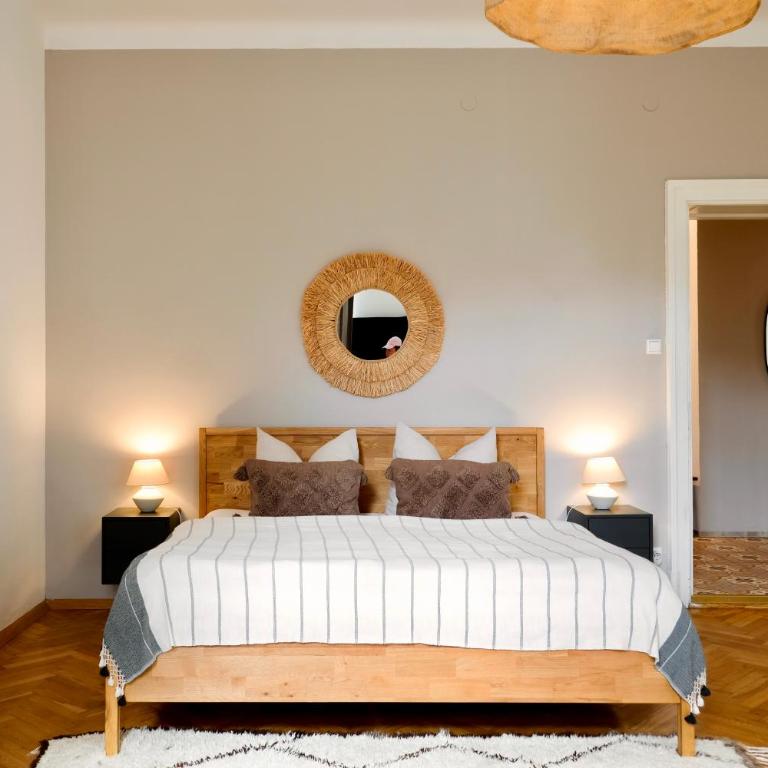 City Center Boutique Apartments - Schlossberg View - Free Parking - Deluxe Apartment mit Balkon und 2 Schlafzimmern - 3