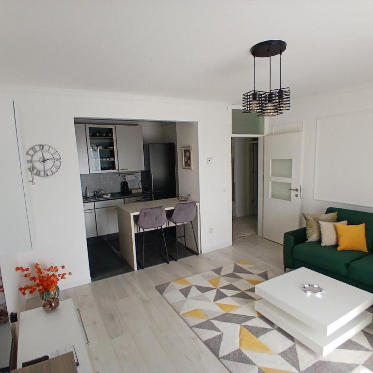 4th Floor Apartment - Two-Bedroom Apartment - 5