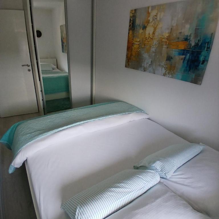 4th Floor Apartment - Two-Bedroom Apartment - 12