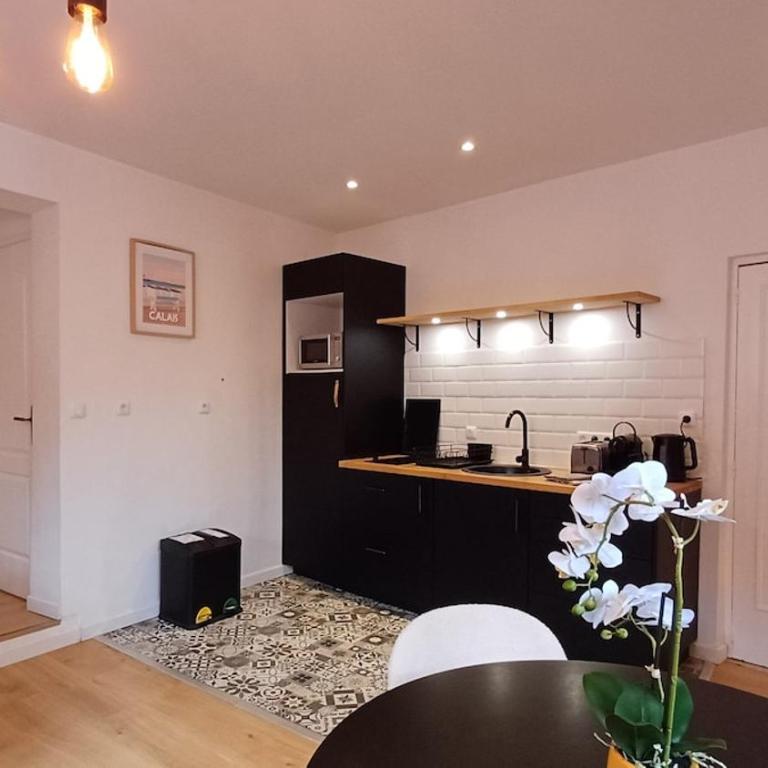 CalaisBlack 2-4 personnes Centre Ville - Appartement 1 Chambre - 6