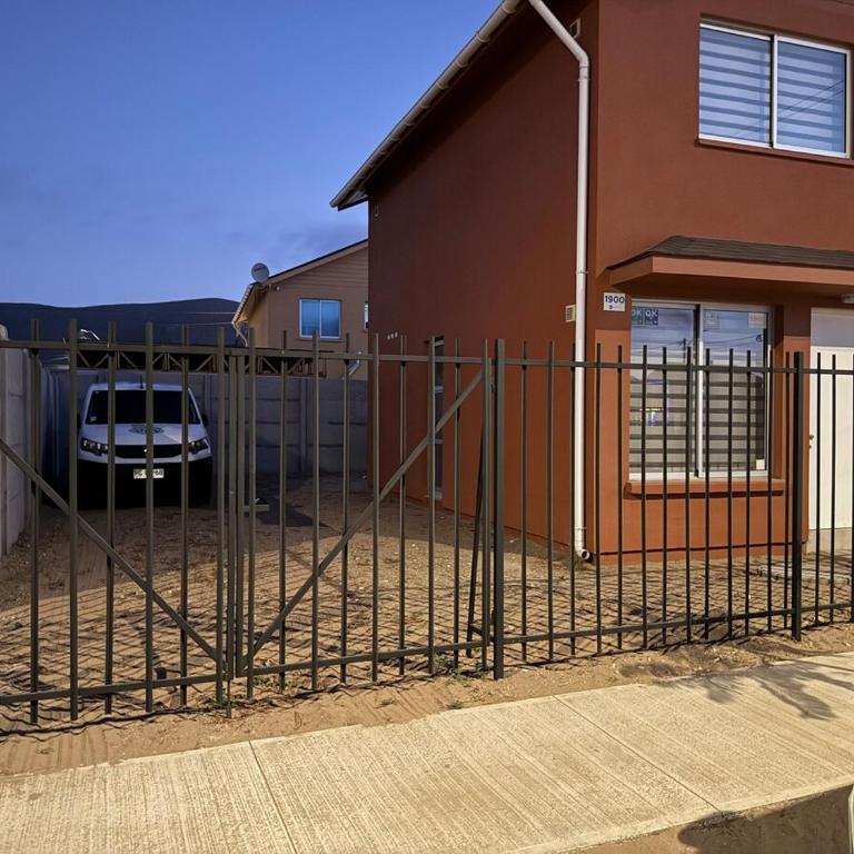 Julieta kirkwood - Three-Bedroom House - 21