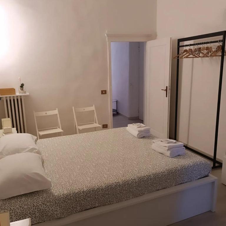 Handy House - Two-Bedroom Apartment - 4