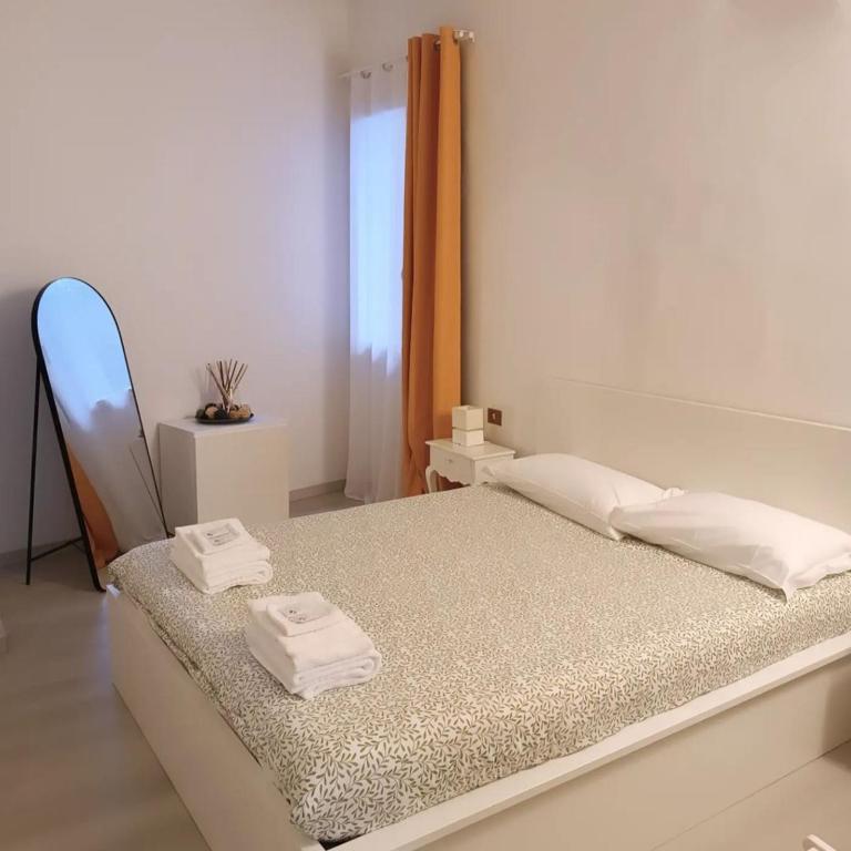 Handy House - Two-Bedroom Apartment - 1