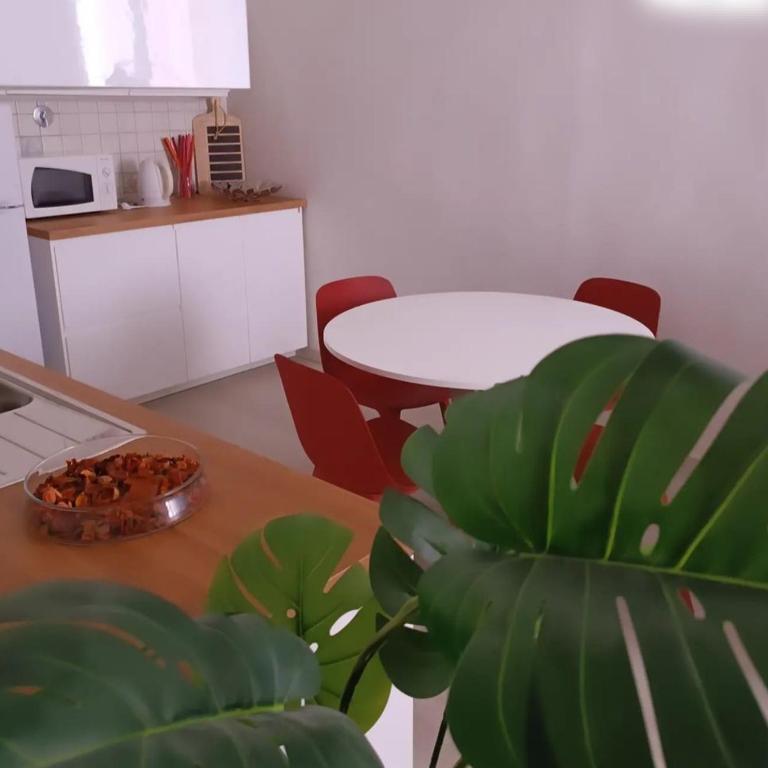 Handy House - Two-Bedroom Apartment - 9
