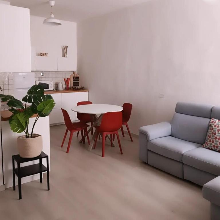 Handy House - Two-Bedroom Apartment - 7