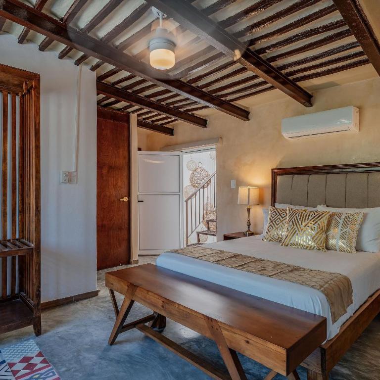 Casa Blanca - Three-Bedroom Villa - 38