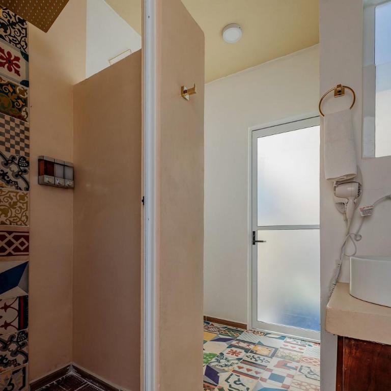 Casa Blanca - Three-Bedroom Villa - 40