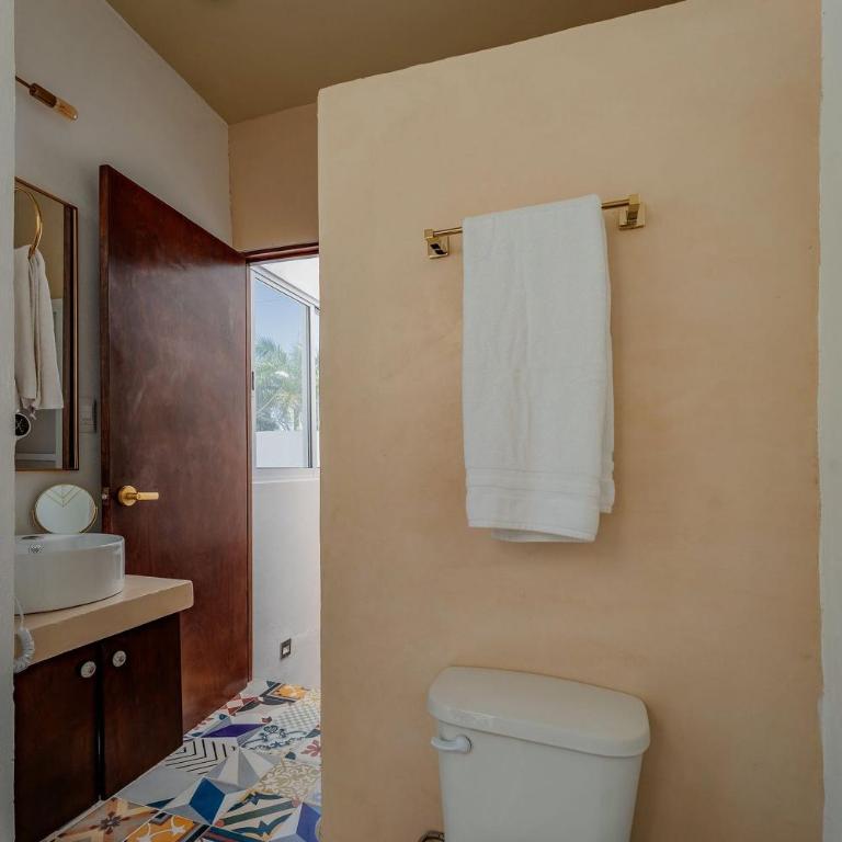 Casa Blanca - Three-Bedroom Villa - 41
