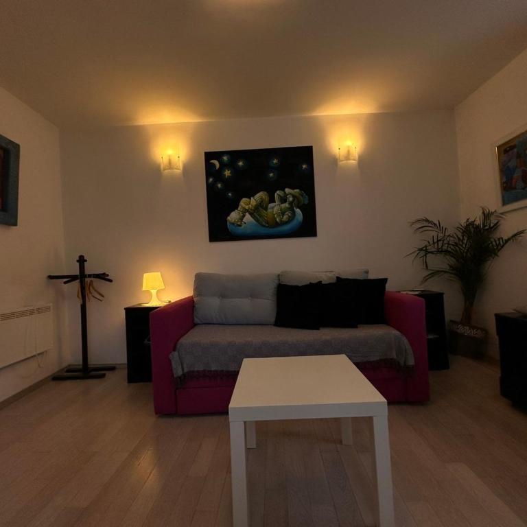 Charming apartment with a terrace - Deluxe One-Bedroom Apartment with City View - 2