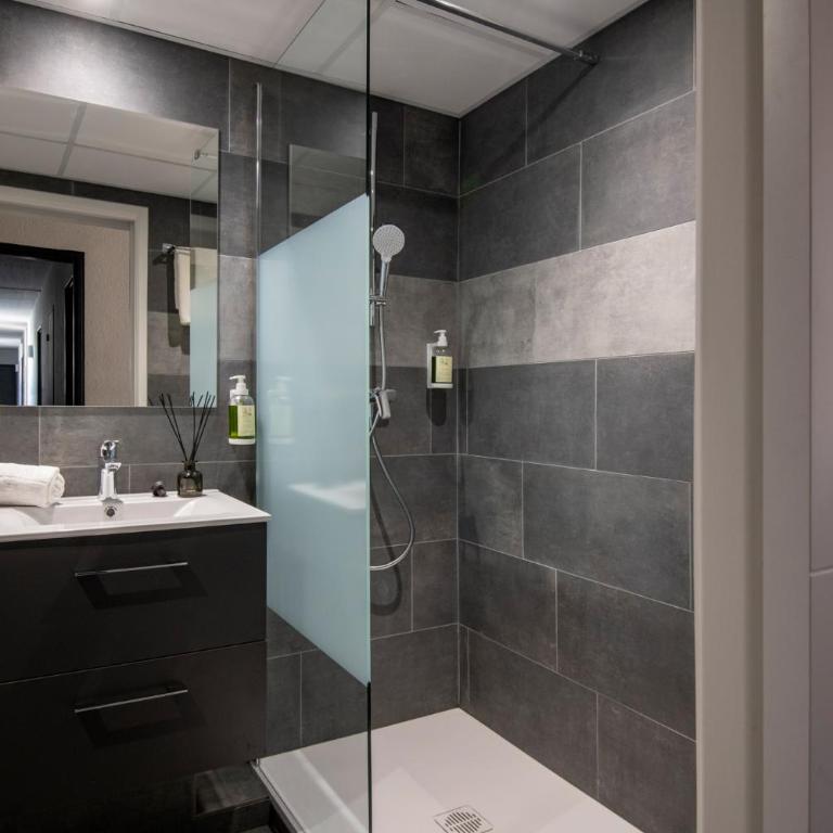 Hotel du Forum - Chambre Double Supérieure avec Douche - 10