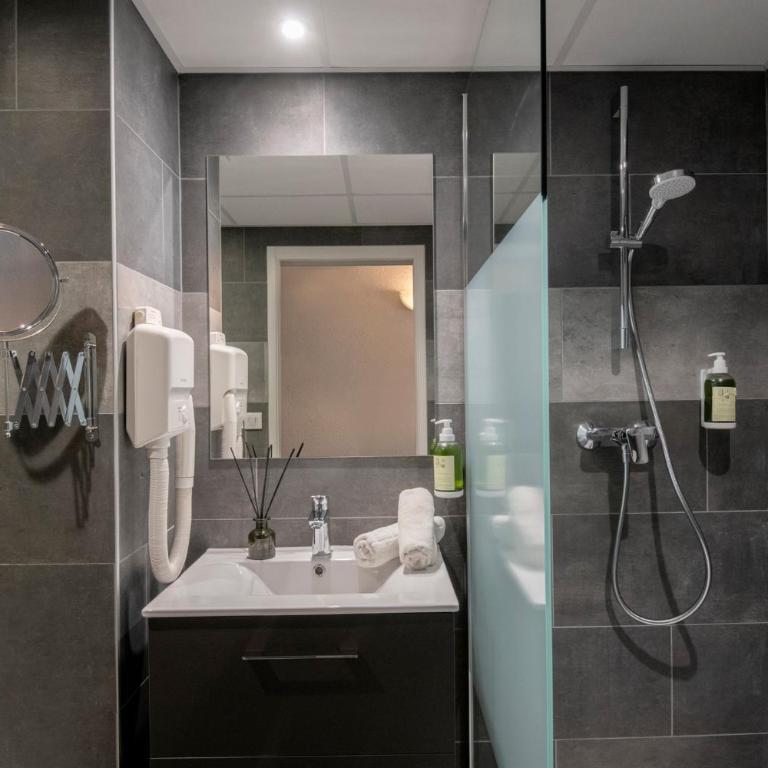 Hotel du Forum - Chambre Double Supérieure avec Douche - 7