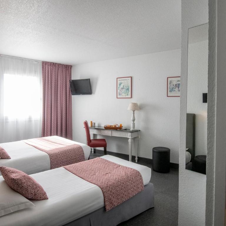 Hotel du Forum - Chambre Familiale Supérieure avec Douche - 5