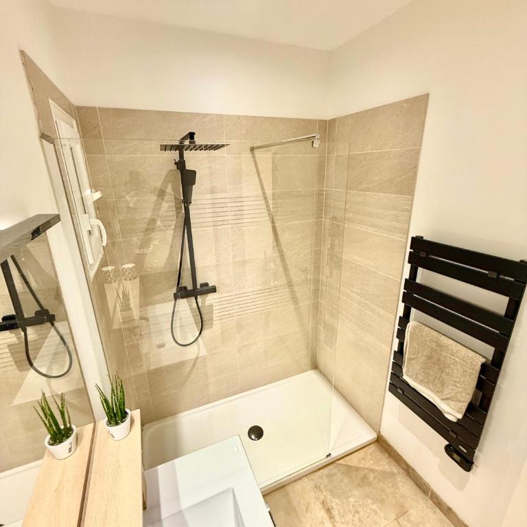 "Le Nid Douillet" 6 personnes de 60m2 au coeur de ville avec terrasse, parking gratuit - Two-Bedroom Apartment - 26