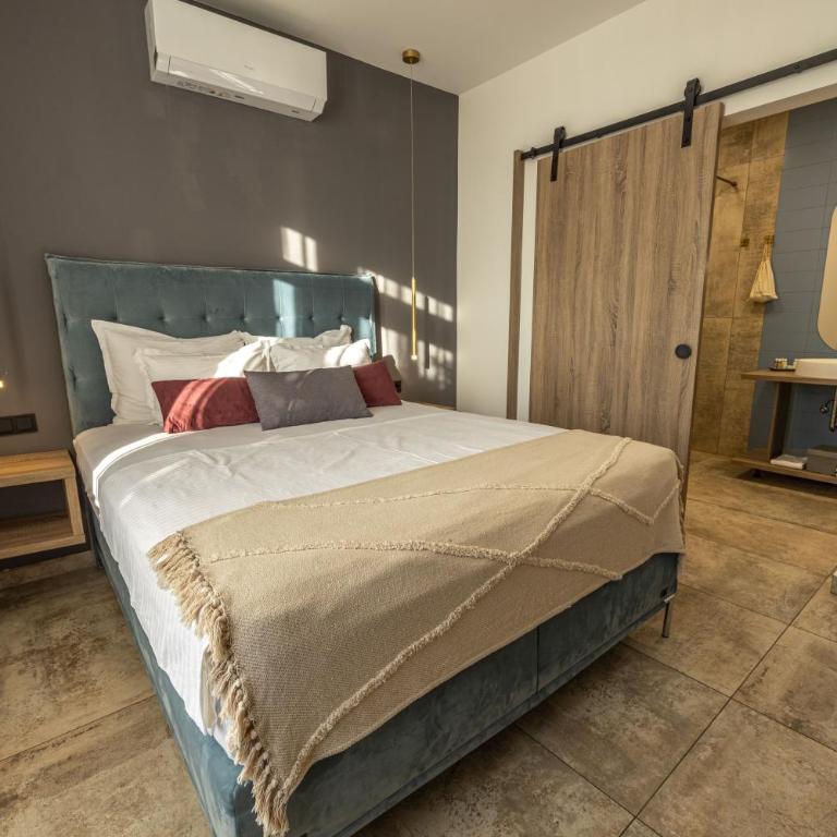 Boka Bay Residences - Deluxe Double Room (2 Adults + 1 Child) - 1
