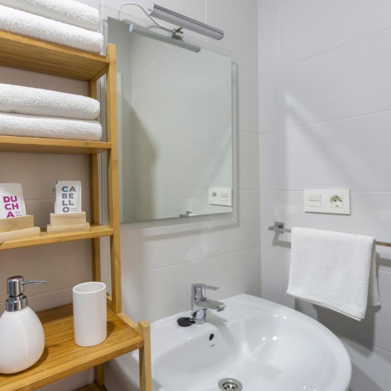 LUMINOSO APARTAMENTO en el centro de Cádiz - Apartamento de 2 dormitorios - 30