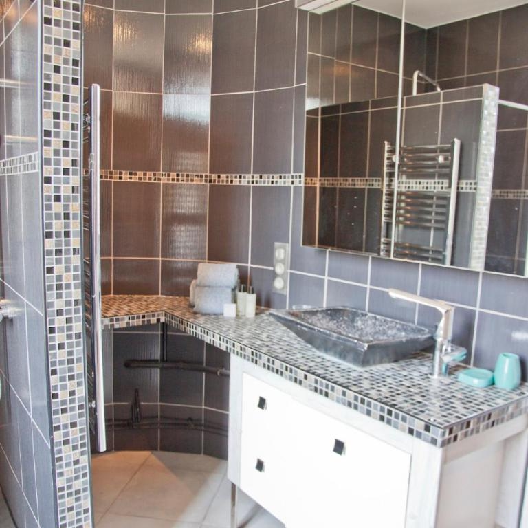 Charmant T3 ,100m2, centre ville, classé 3 étoiles - Appartamento con 2 Camere da Letto e con Vista - 24