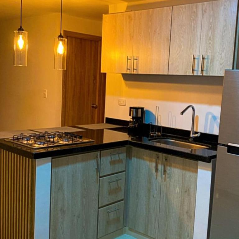 Fin de semana en increíble apartamento - 2 cuartos, sofacama, piscina y parking gratis - Apartamento de 2 dormitorios - 37