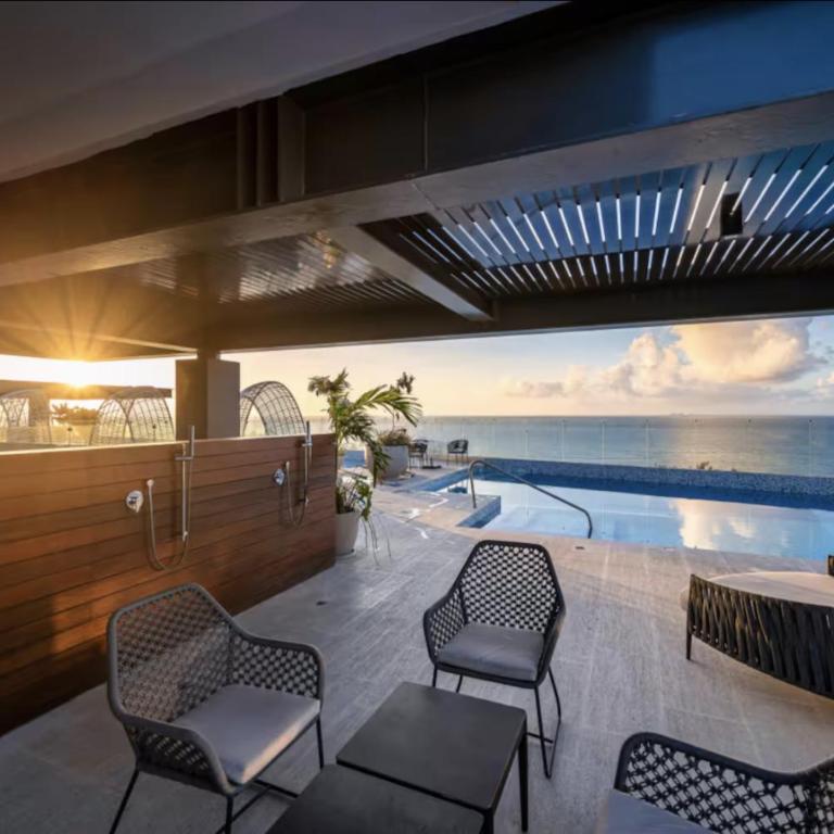 Luxury 1BR condo-Amazing Oceanviews Prime location close to beach - One-Bedroom Apartment with Sea View and Terrace - 13