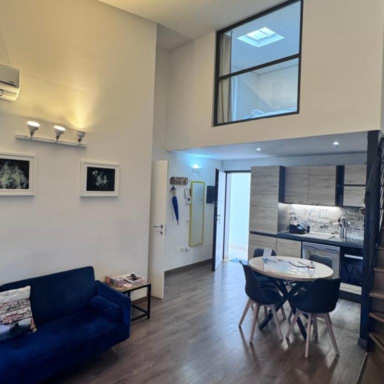 Celeste's House - Celestes Balcony Apartment-Split Level - 19