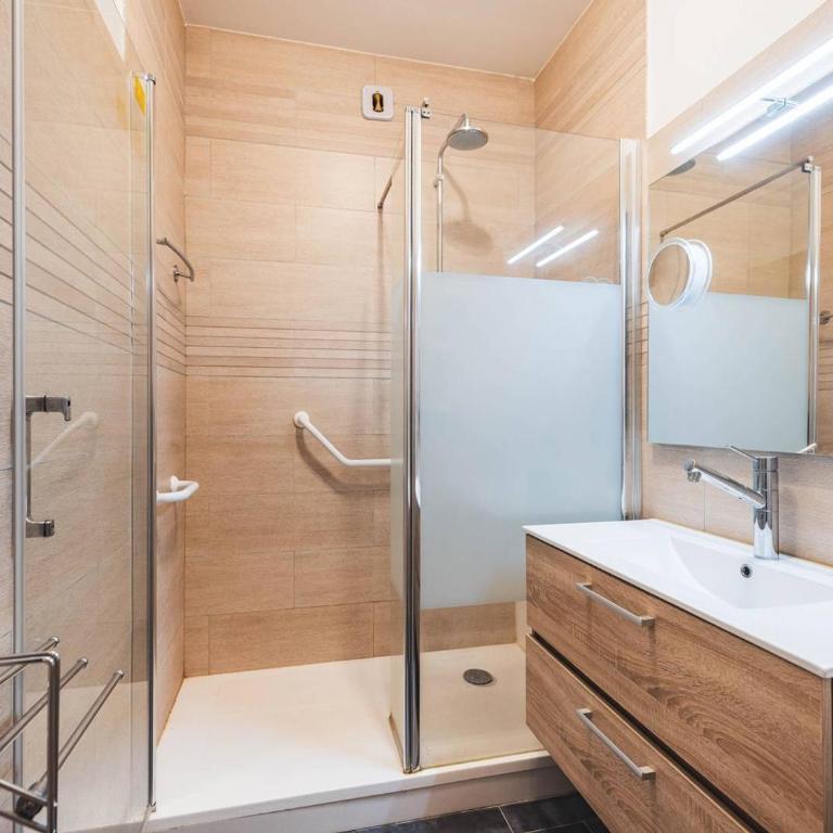 Appartement lumineux 75 m², centre-ville, parking, wifi, 7 couchages - FR-1-821-32 - Appartement - 16