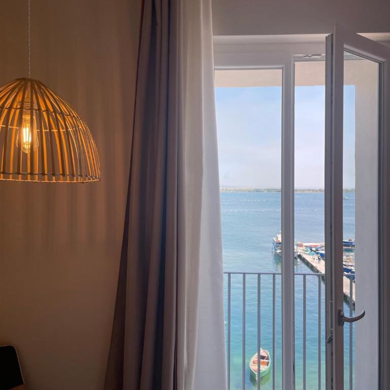 Palazzo Matà Boutique Hotel - Camera Matrimoniale Deluxe con Balcone e Vista Mare - 23