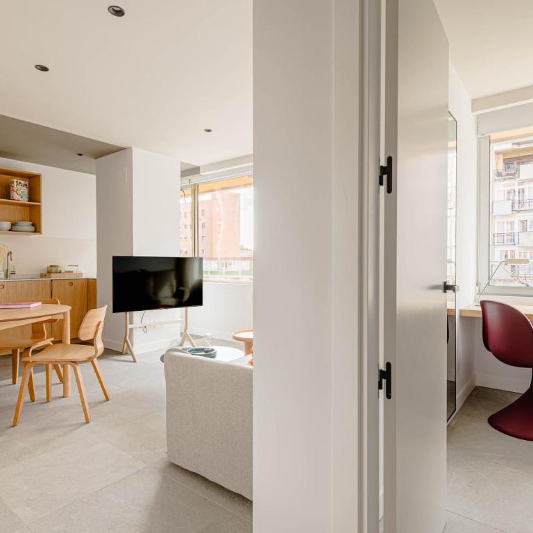 Moderno y Luminoso piso cerca al Paque del Retiro - Apartamento de 1 dormitorio - 1