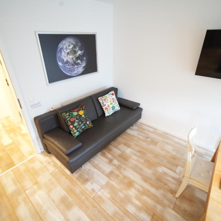 8 min per U-Bahn zum Marienplatz - 120 qm Schwabing - 3 SZ - 2 Bäder - 9 Personen - Three-Bedroom Apartment - 12