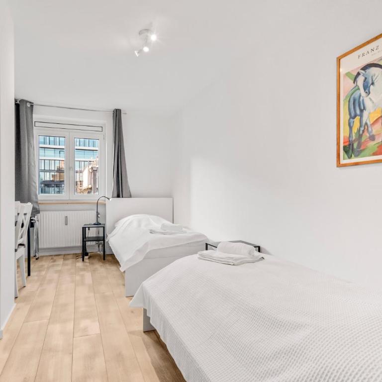 8 min per U-Bahn zum Marienplatz - 120 qm Schwabing - 3 SZ - 2 Bäder - 9 Personen - Three-Bedroom Apartment - 23