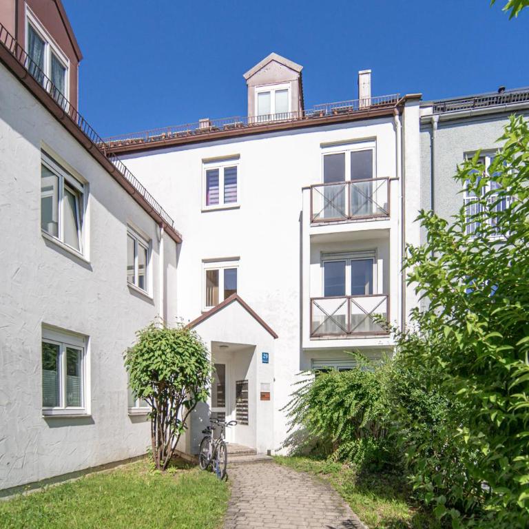 8 min per U-Bahn zum Marienplatz - 120 qm Schwabing - 3 SZ - 2 Bäder - 9 Personen - Three-Bedroom Apartment - 47