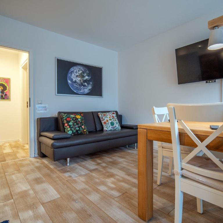 8 min per U-Bahn zum Marienplatz - 120 qm Schwabing - 3 SZ - 2 Bäder - 9 Personen - Three-Bedroom Apartment - 11
