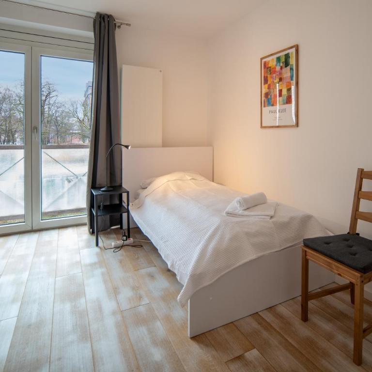 8 min per U-Bahn zum Marienplatz - 120 qm Schwabing - 3 SZ - 2 Bäder - 9 Personen - Three-Bedroom Apartment - 28