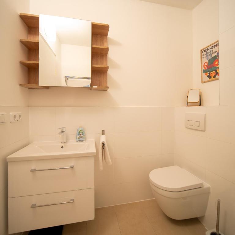 8 min per U-Bahn zum Marienplatz - 120 qm Schwabing - 3 SZ - 2 Bäder - 9 Personen - Three-Bedroom Apartment - 41