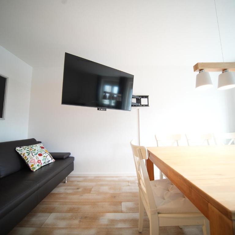 8 min per U-Bahn zum Marienplatz - 120 qm Schwabing - 3 SZ - 2 Bäder - 9 Personen - Three-Bedroom Apartment - 15