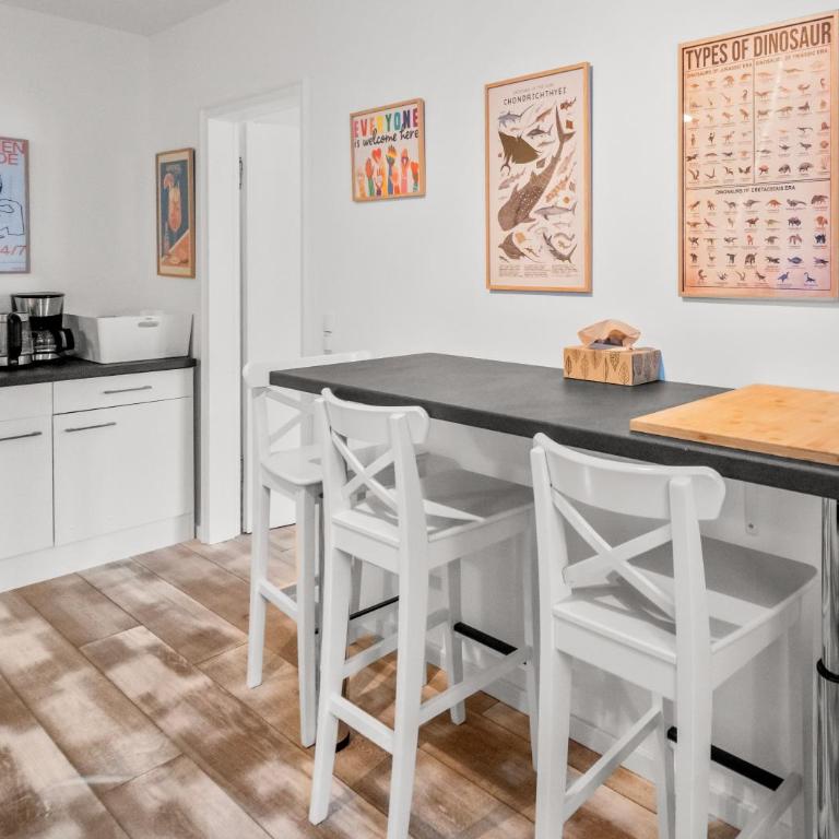 8 min per U-Bahn zum Marienplatz - 120 qm Schwabing - 3 SZ - 2 Bäder - 9 Personen - Three-Bedroom Apartment - 37