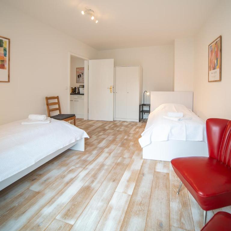 8 min per U-Bahn zum Marienplatz - 120 qm Schwabing - 3 SZ - 2 Bäder - 9 Personen - Three-Bedroom Apartment - 29