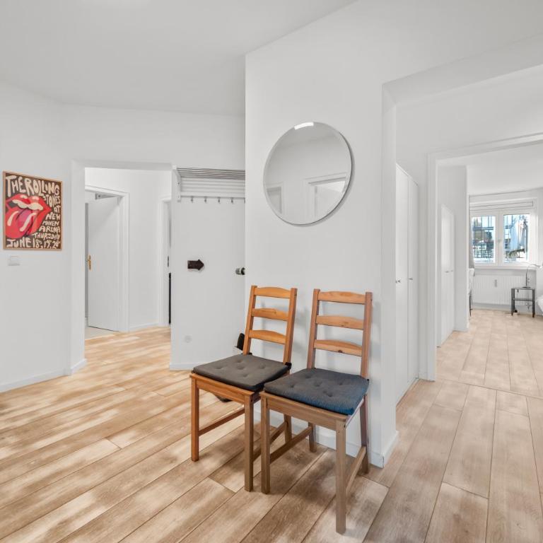 8 min per U-Bahn zum Marienplatz - 120 qm Schwabing - 3 SZ - 2 Bäder - 9 Personen - Three-Bedroom Apartment - 31