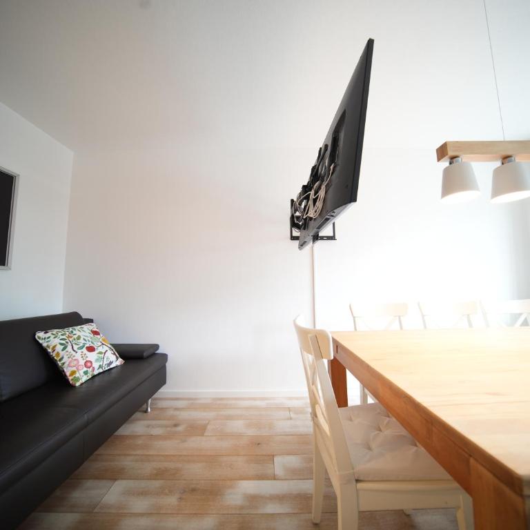 8 min per U-Bahn zum Marienplatz - 120 qm Schwabing - 3 SZ - 2 Bäder - 9 Personen - Three-Bedroom Apartment - 16