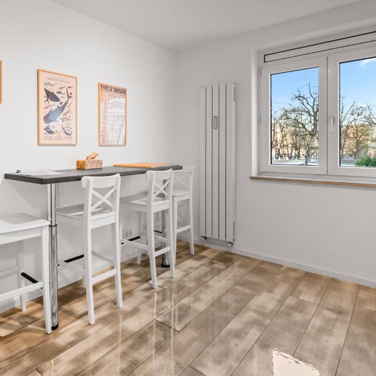 8 min per U-Bahn zum Marienplatz - 120 qm Schwabing - 3 SZ - 2 Bäder - 9 Personen - Three-Bedroom Apartment - 33