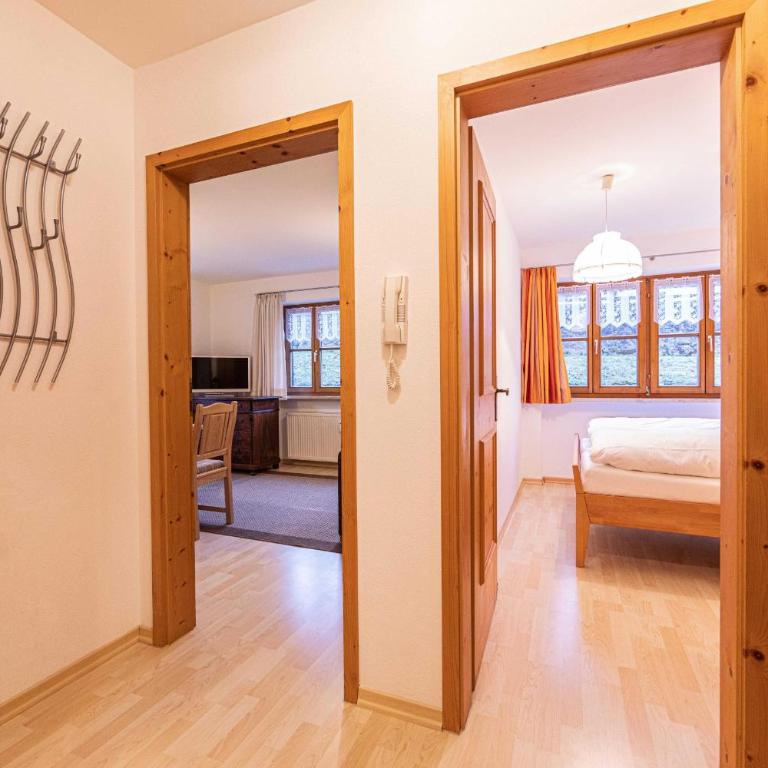 Ferienwohnung Waldblick - freundlich eingerichtete Ferienwohnung - Apartment mit Terrasse - 5