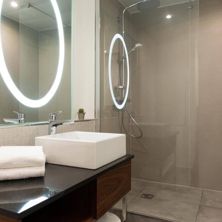 Crowne Plaza Paris - Republique by IHG - Suite Junior Lit King-Size avec Canapé-Lit - 3