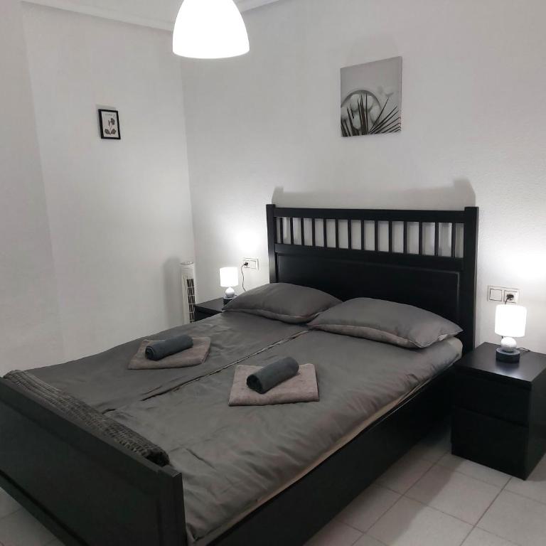 2-bedroom apartment - close to beaches and center - Two-Bedroom Apartment - 4