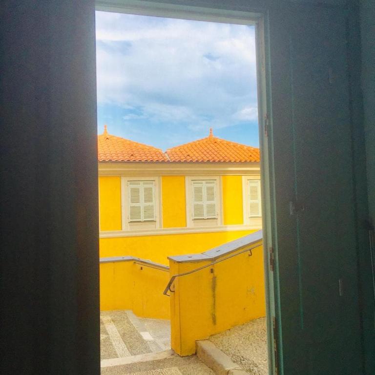 Old Town, 2 bedrooms, 1 living room, mezzanine with bed - Three-Bedroom Apartment - 6