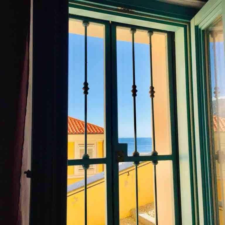 Old Town, 2 bedrooms, 1 living room, mezzanine with bed - Three-Bedroom Apartment - 10