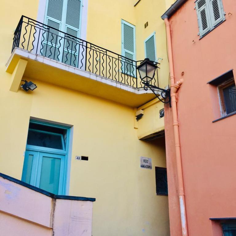 Old Town, 2 bedrooms, 1 living room, mezzanine with bed - Three-Bedroom Apartment - 16