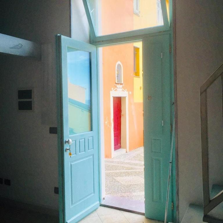 Old Town, 2 bedrooms, 1 living room, mezzanine with bed - Three-Bedroom Apartment - 22