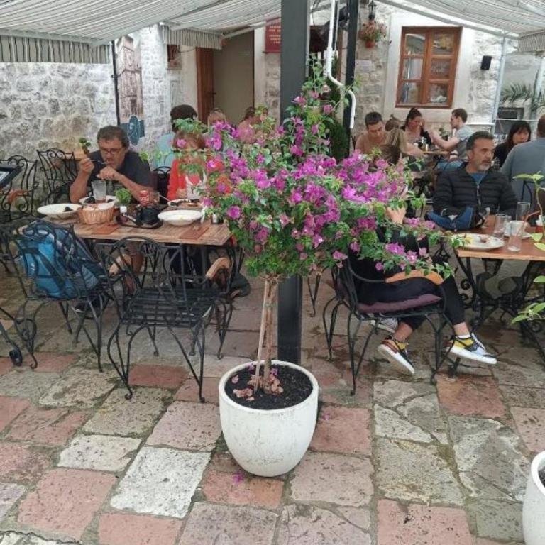 lifekotor - Velika Dvokrevetna Soba sa Bračnim Krevetom - 13