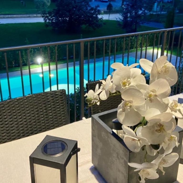 Relax Luxury Sirmio - Elegante Trilocale con Piscina a Sirmione - Appartamento con 2 Camere da Letto - 2