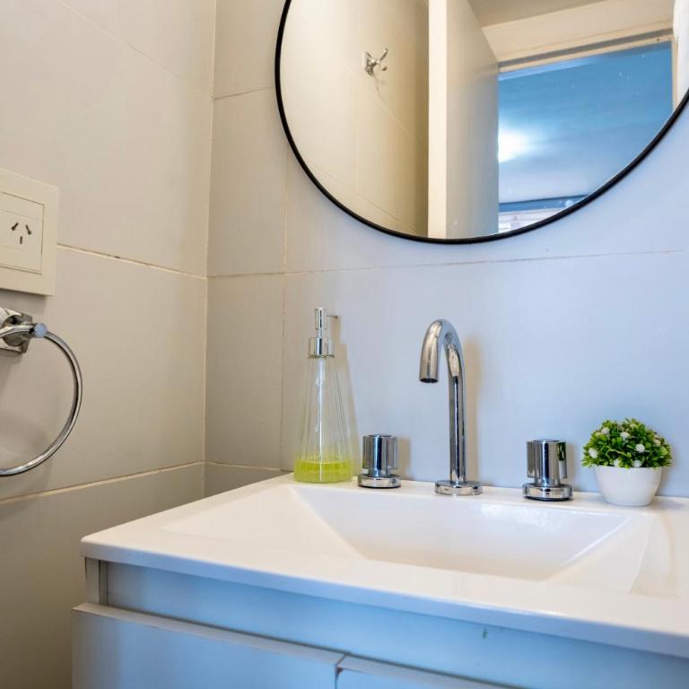Céntrico y Tranquilo Monoambiente a Pasos de Todo - Apartamento de 1 dormitorio - 9