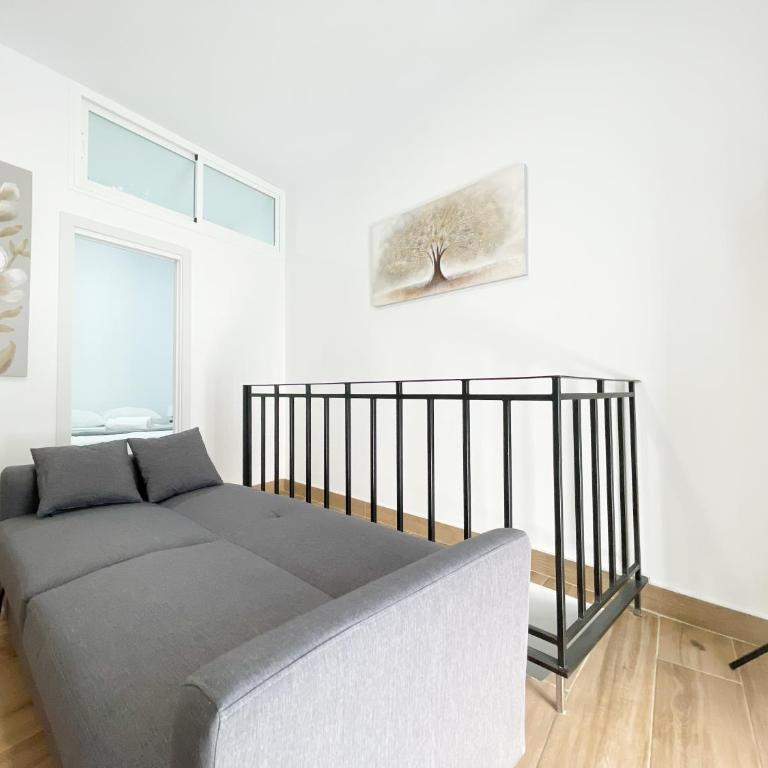 Cerca del centro y luminoso - One-Bedroom Apartment - 6